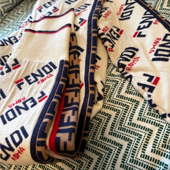 Fendi Cream and Navy Logo Scarf size 40 like new - Picture 4 of 5